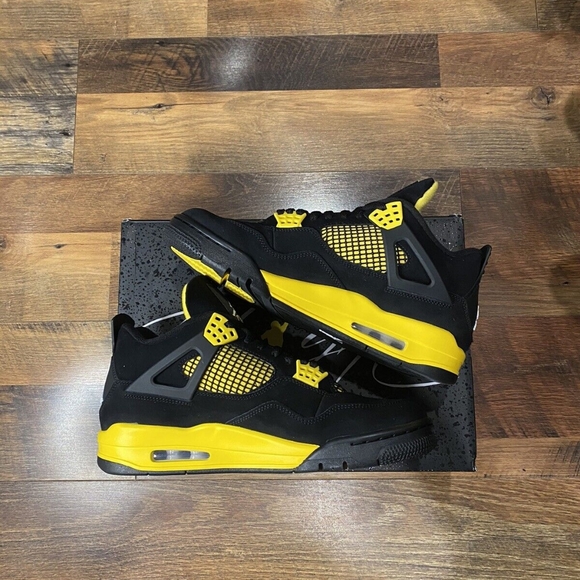 Jordan 4 Thunder male sneakers - Picture 3 of 5